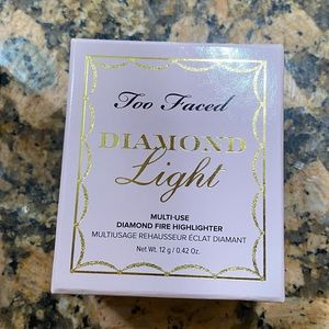 Too faced diamond light highlighter palette